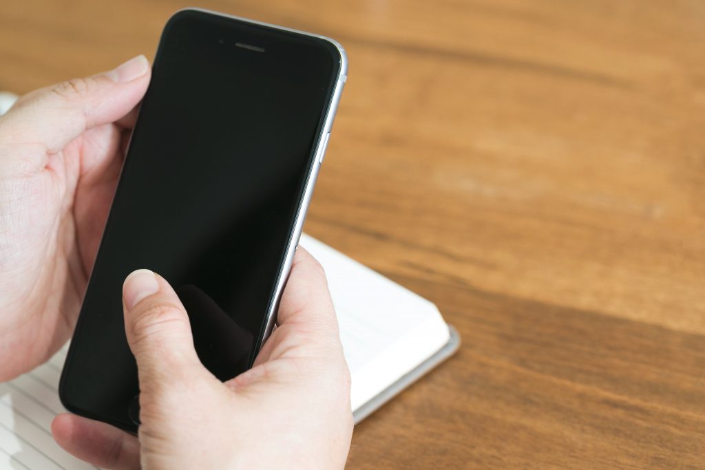 mobile-phone-blank-screen-1024x683